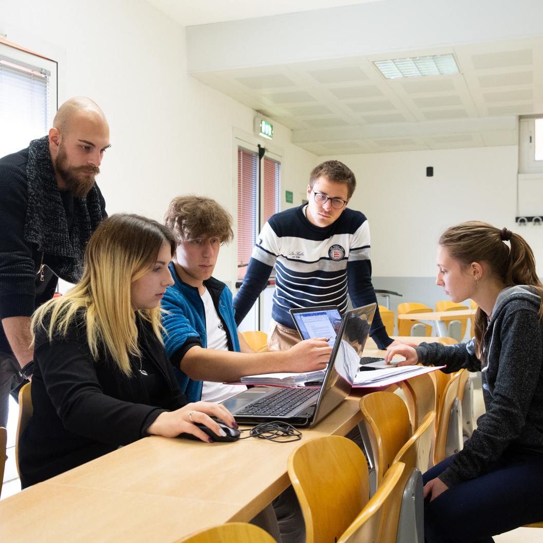 Students discussing at Dalmine Students discussing at Dalmine