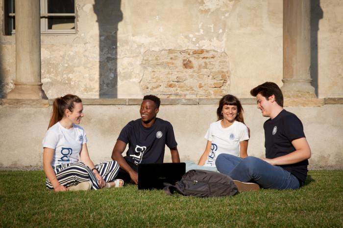 Open Day - studenti sul prato in Sant'Agostino Open Day - studenti sul prato in Sant'Agostino