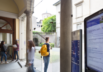 UniBg students in the hall of Salvecchio